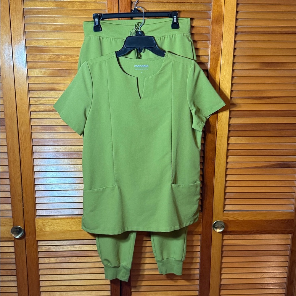 Green Scrub Set by Mandala Jogger Style Pants Small